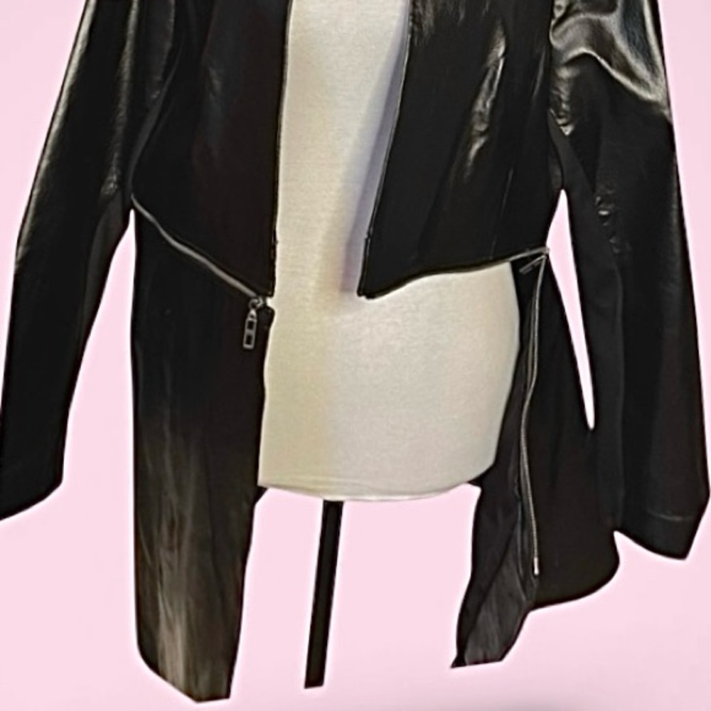 NWT Guillaume Women’s Leather Jacket Size L Black 2-in-1 Sleek Versatile Style! - Picture 4 of 10
